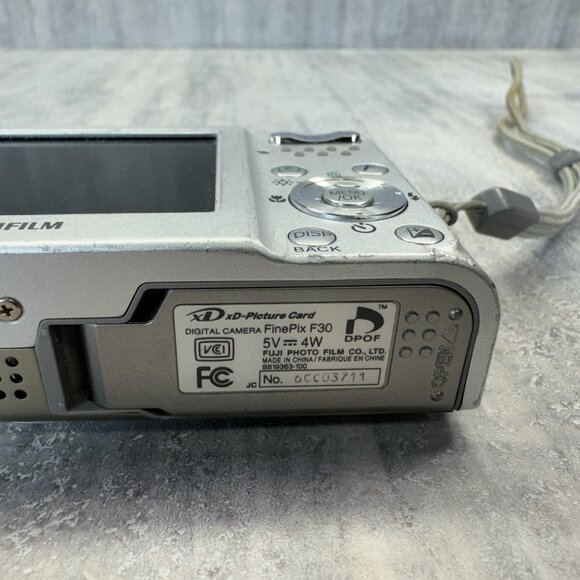 Fujifilm FinePix F30 Compact Digital Camera 6.3MP Tested Works - Picture 7 of 14